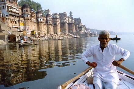 early morning boat trip up the Ganges